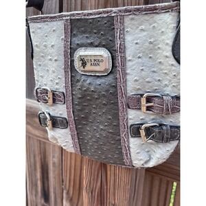 Women's crossbody US Polo purse w/ adjustable strap zip close Silver and gray